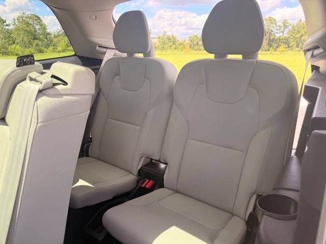 Used 2022 Volvo XC90 T5 Momentum w/ Protection Package Premier FWD image 8
