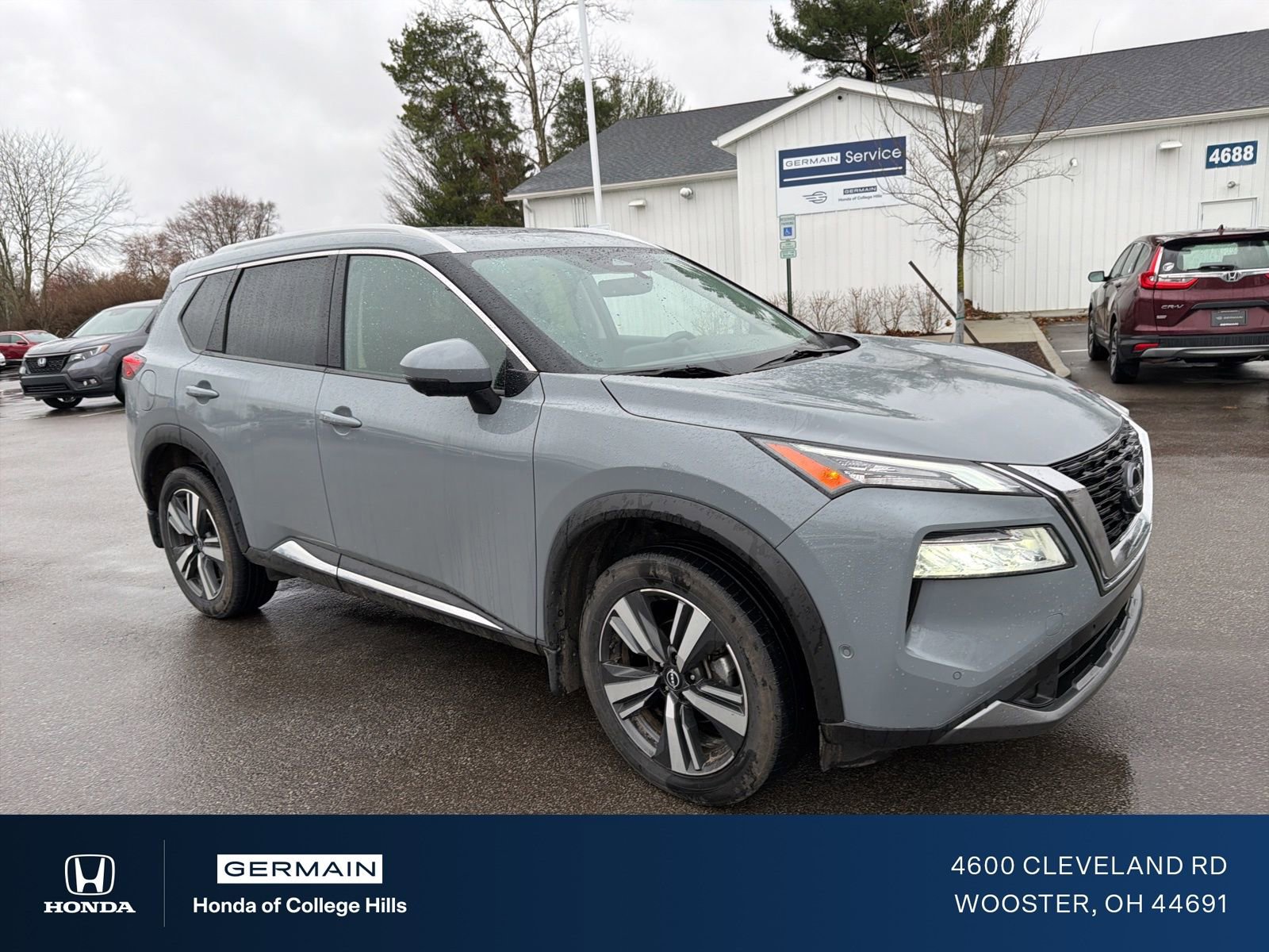 Used 2023 Nissan Rogue SL w/ SL Premium Package image 3