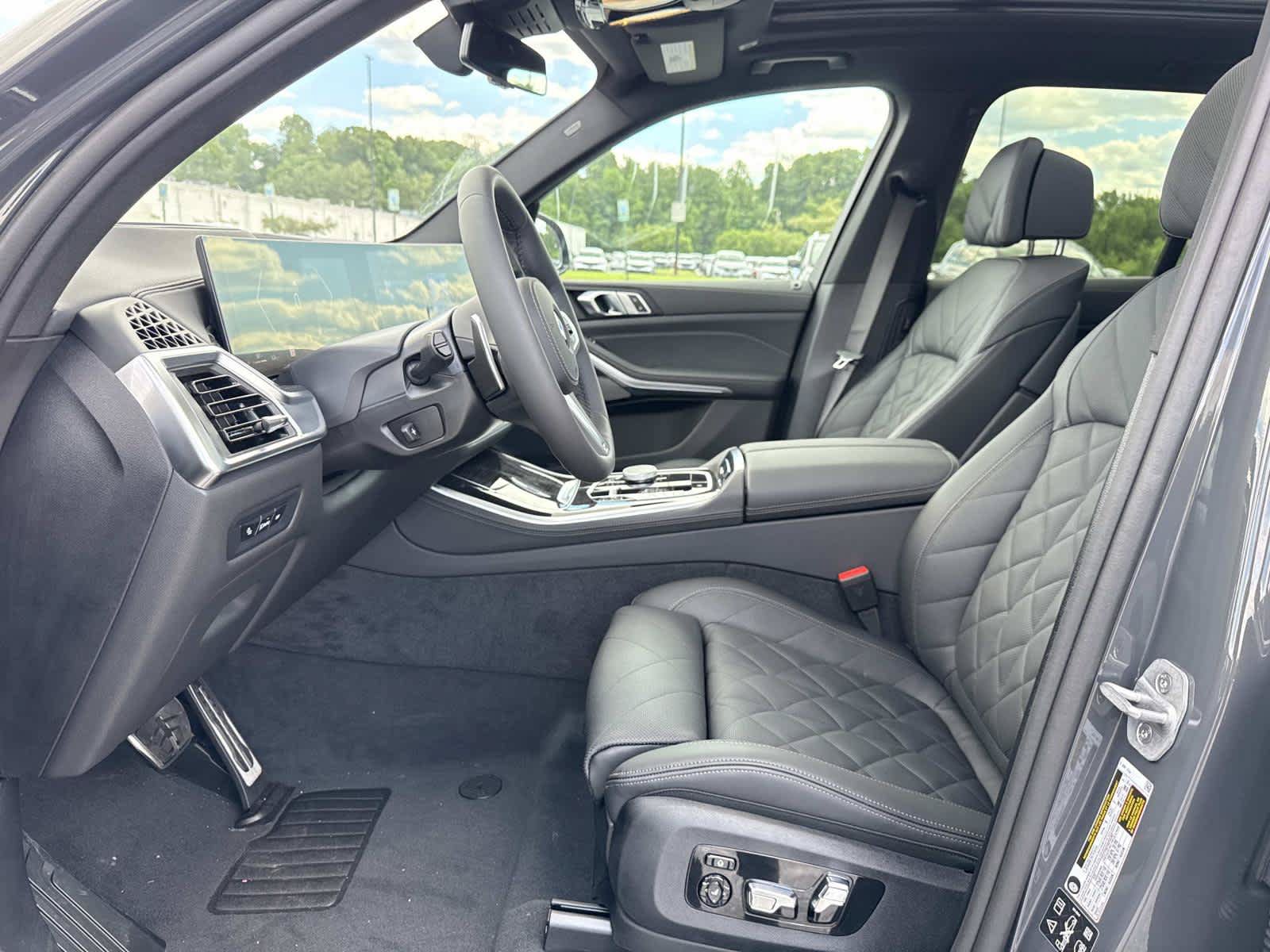 New 2026 BMW X5 xDrive40i w/ M Sport Package AWD/4WD image 14