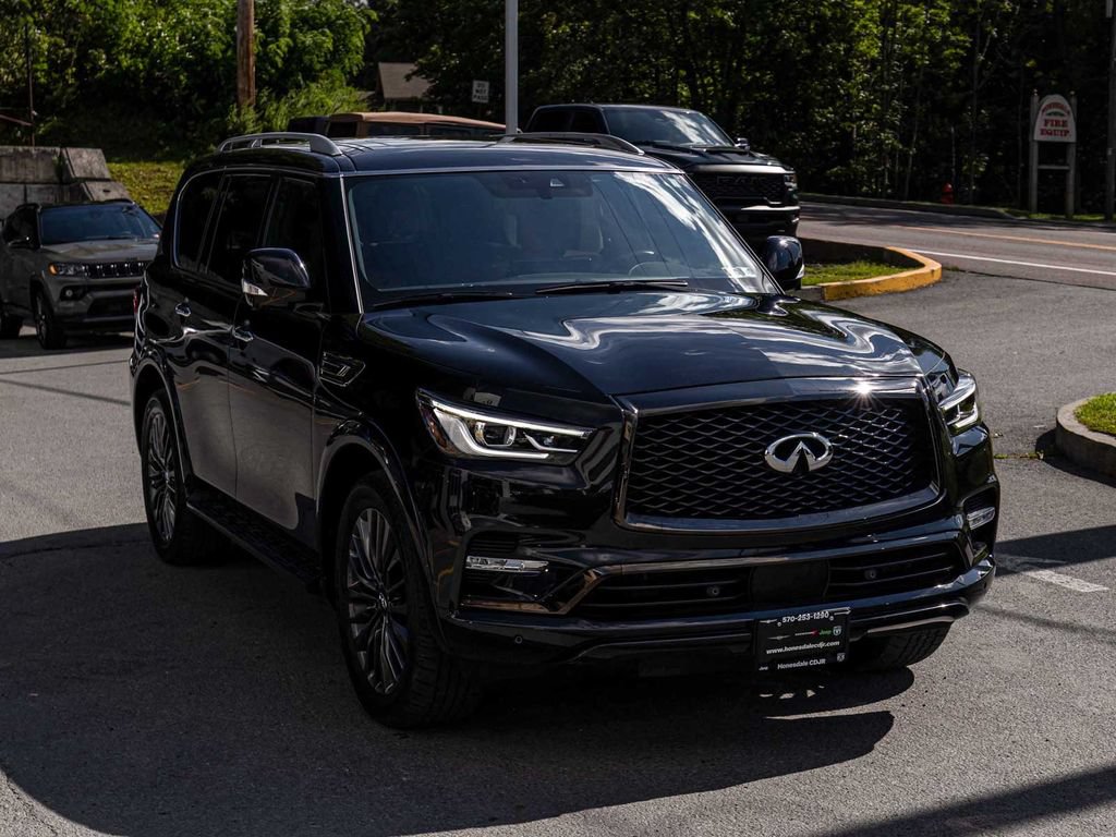 Used 2024 INFINITI QX80 Sensory AWD/4WD image 3
