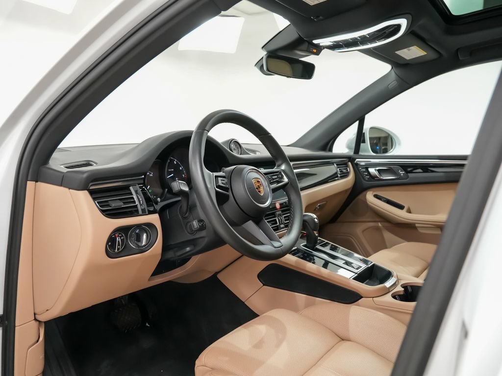 Certified 2023 Porsche Macan AWD/4WD image 4