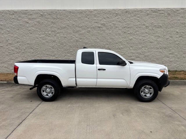 Used 2016 Toyota Tacoma SR image 19