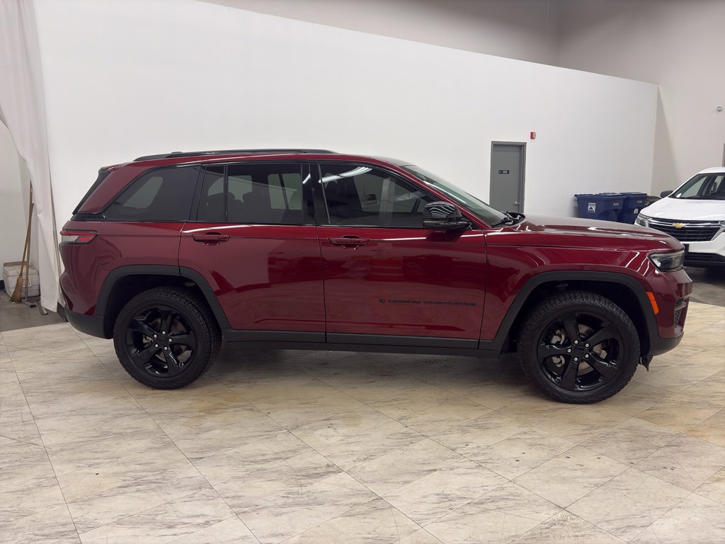 Used 2023 Jeep Grand Cherokee Altitude image 6