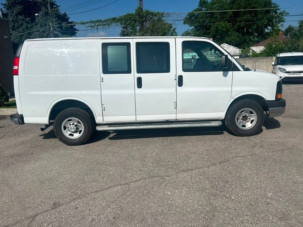 Used 2022 Chevrolet Express 2500 w/ Driver Convenience Package RWD image 4