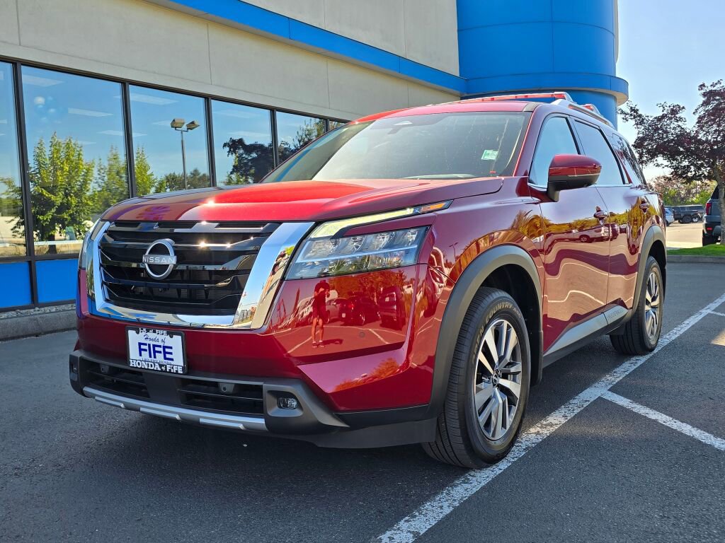 Used 2023 Nissan Pathfinder SL