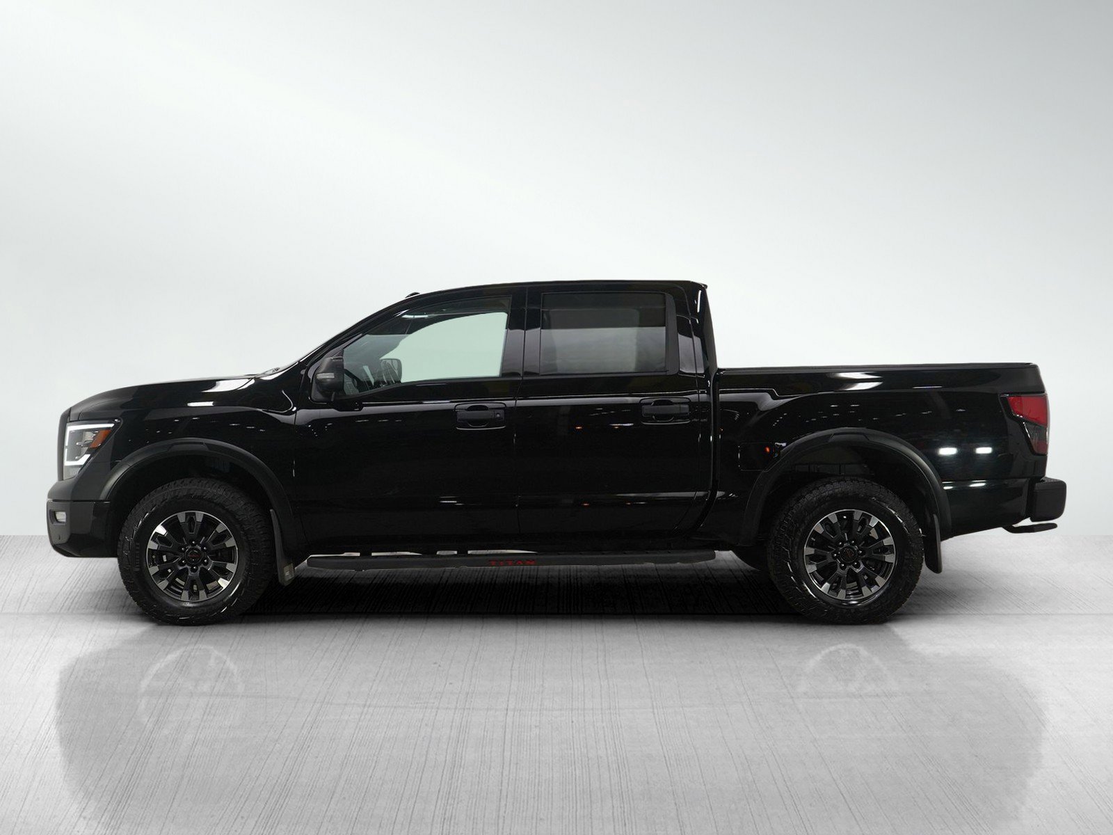 Used 2020 Nissan Titan PRO-4X w/ Pro-4x Convenience Package image 2