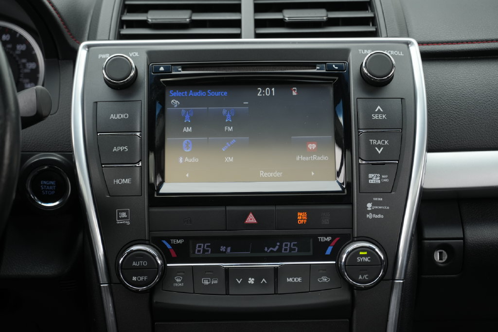 Used 2015 Toyota Camry XSE FWD image 40
