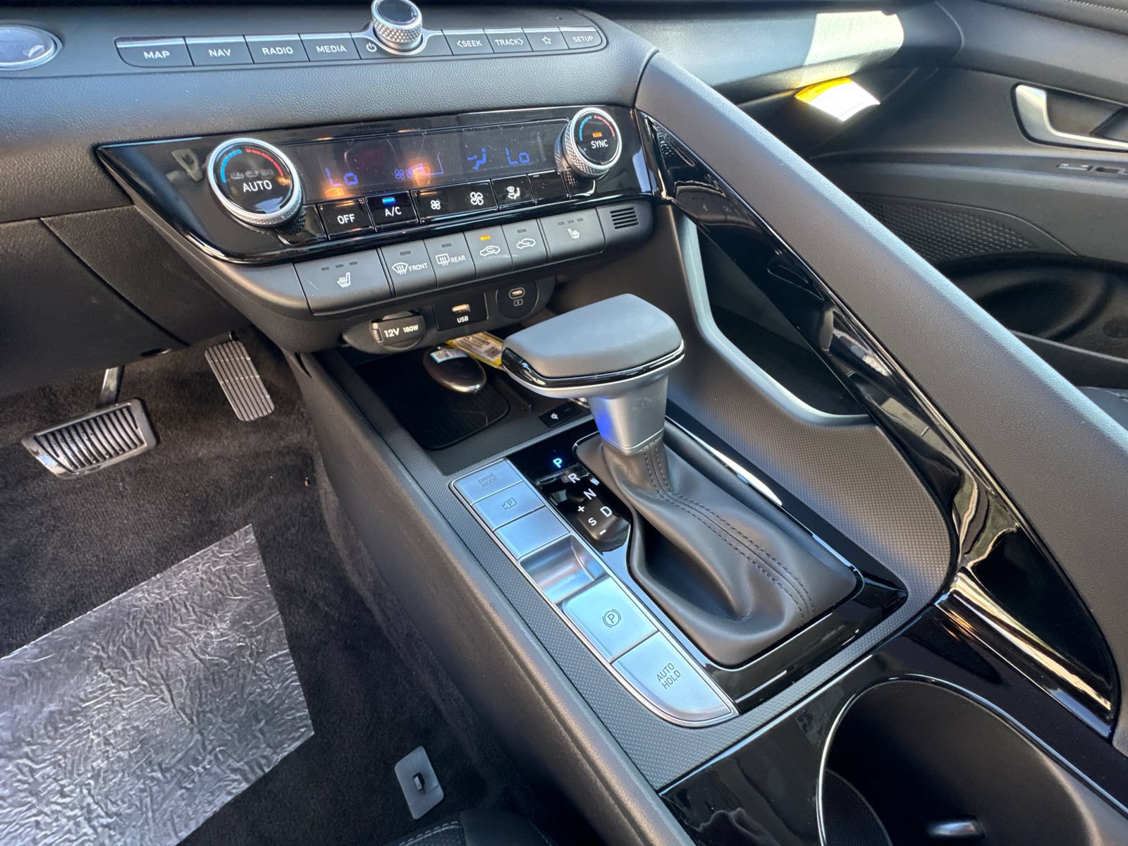 New 2026 Hyundai Elantra Limited FWD image 31