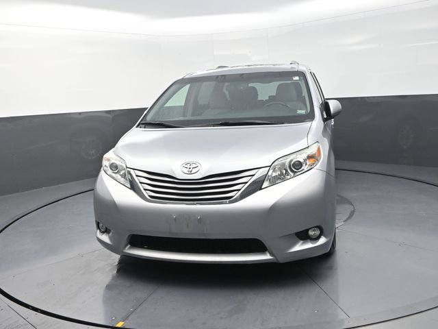 Used 2015 Toyota Sienna XLE w/ XLE Navigation Package image 2
