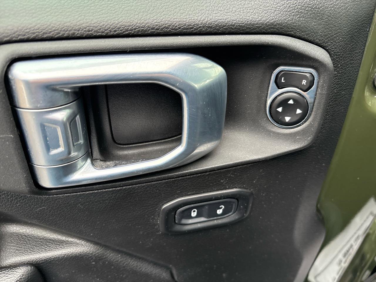 Used 2021 Jeep Gladiator Sport image 16