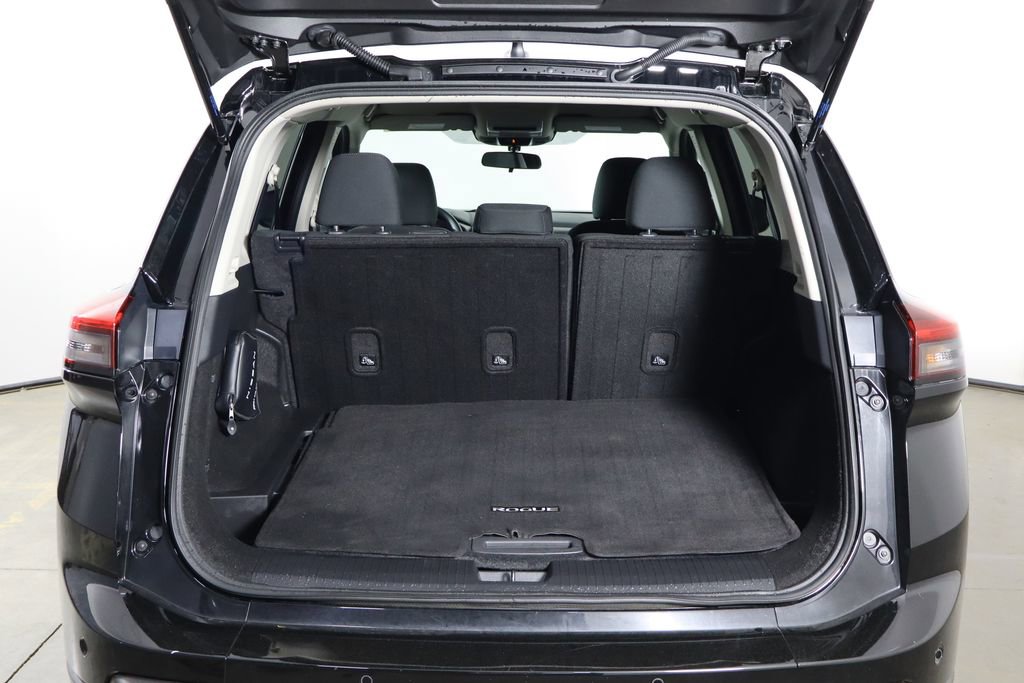 Used 2025 Nissan Rogue S image 18