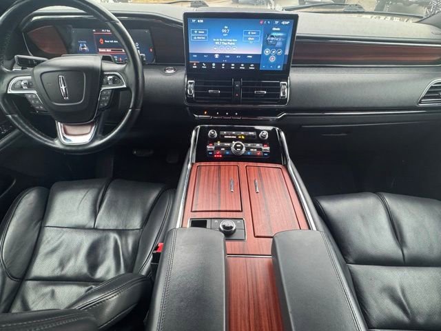 Used 2024 Lincoln Navigator Reserve image 11