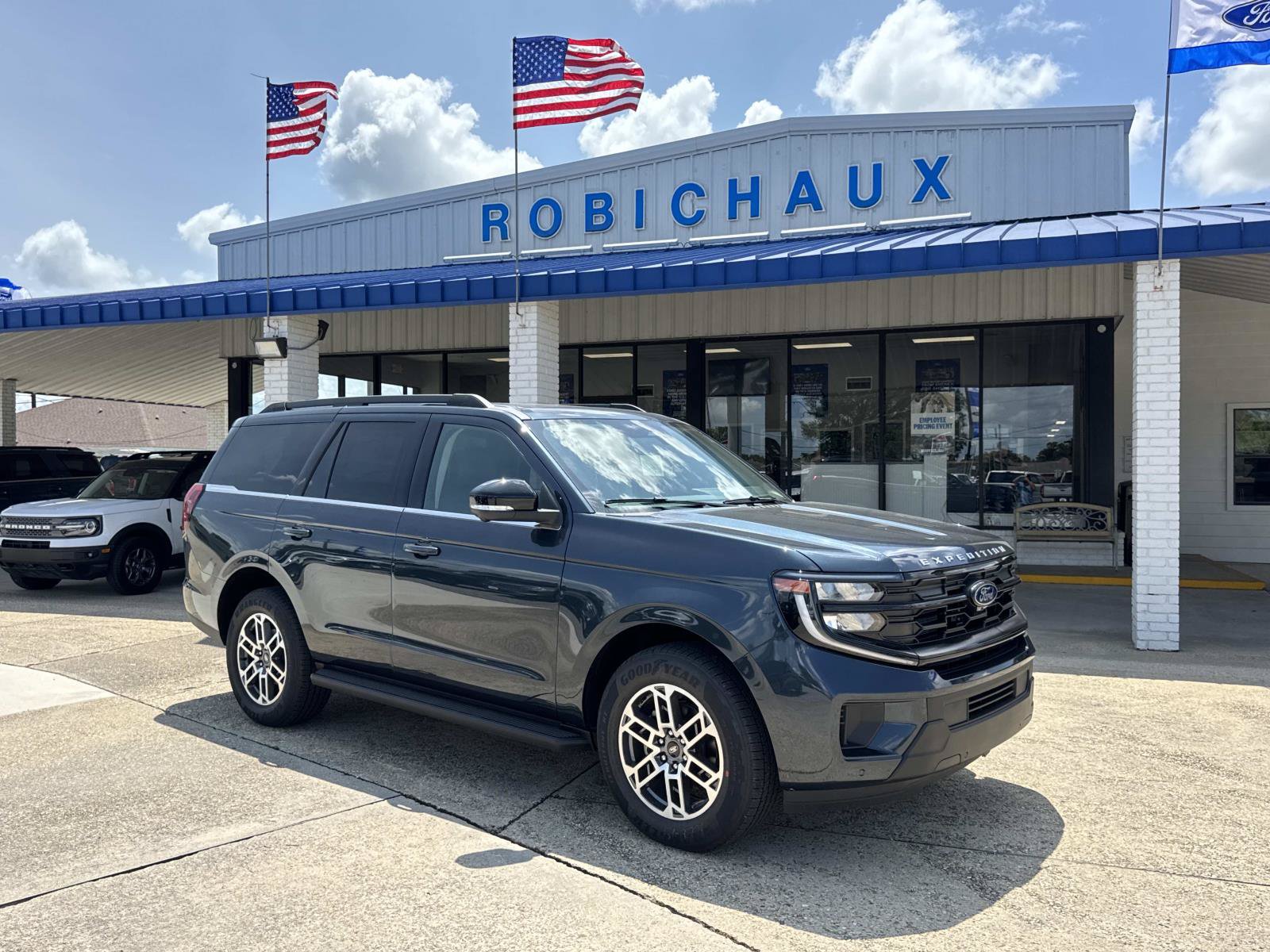 New 2026 Ford Expedition Active RWD image 1
