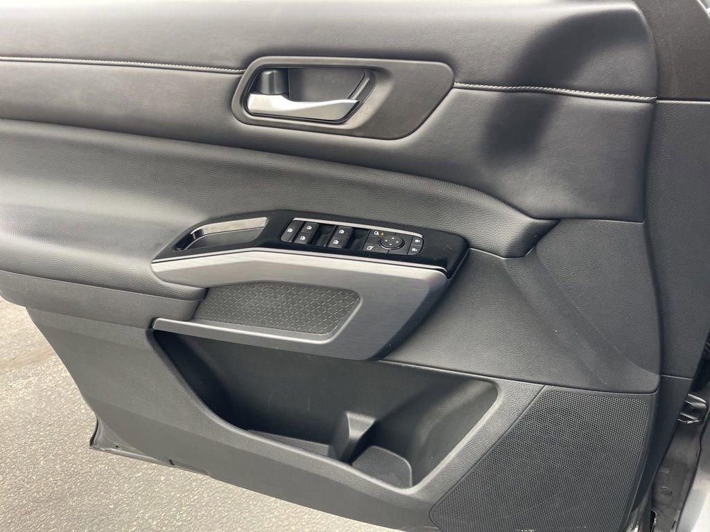 Certified 2023 Nissan Pathfinder SL image 9