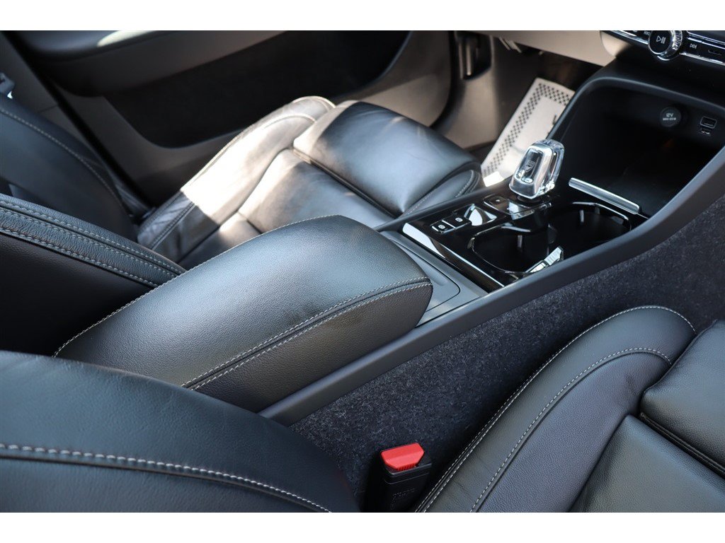 Used 2022 Volvo XC40 T5 Inscription AWD/4WD image 16