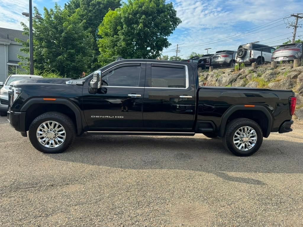 Used 2024 GMC Sierra 3500 Denali w/ Denali Reserve Package AWD/4WD image 3