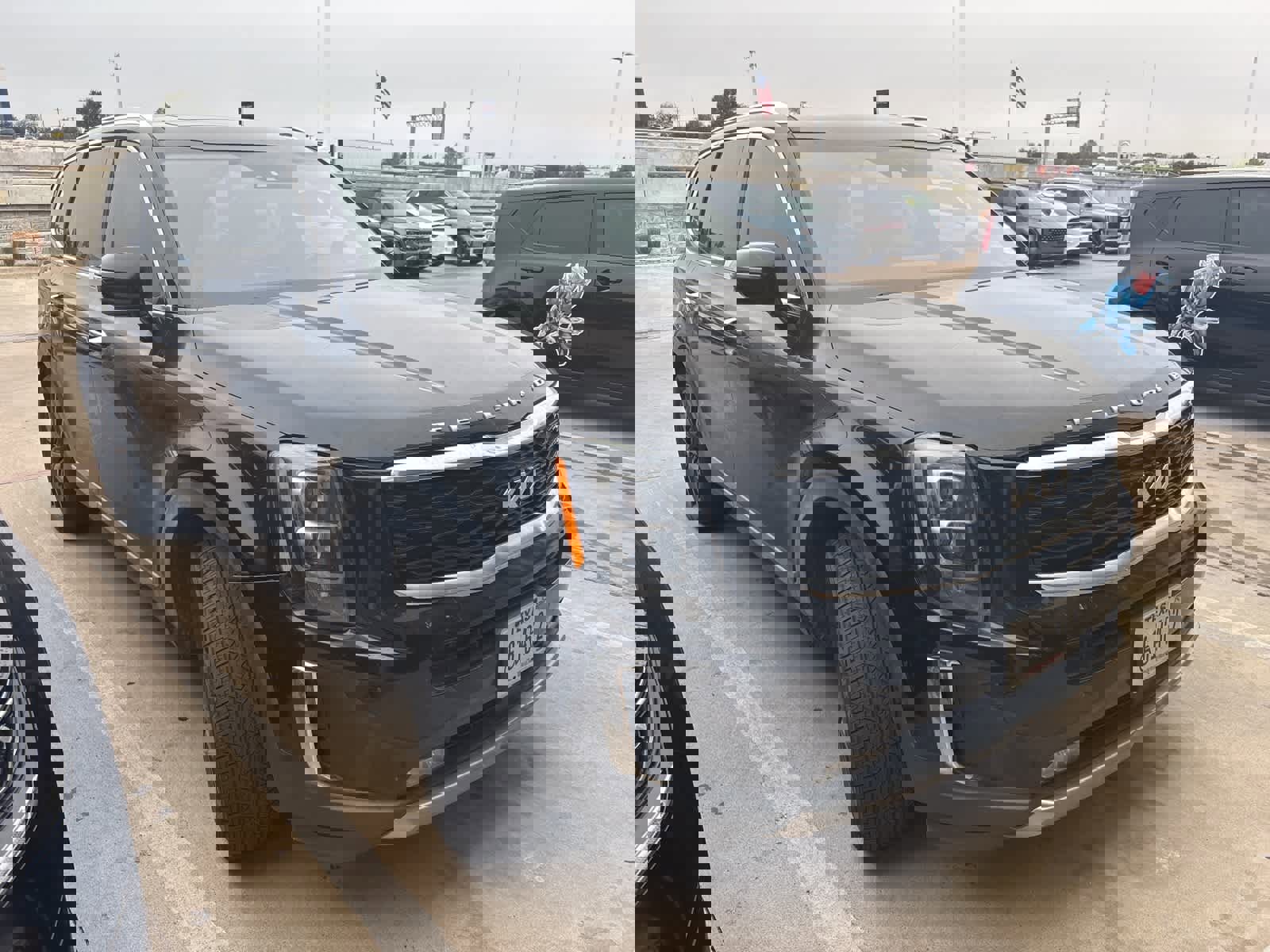 Used 2022 Kia Telluride SX w/ SX Prestige Package image 3