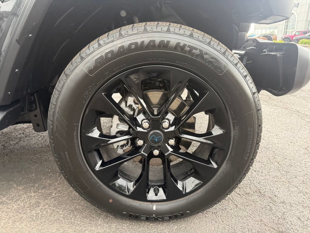 Used 2025 Jeep Wrangler Unlimited Sahara AWD/4WD image 55