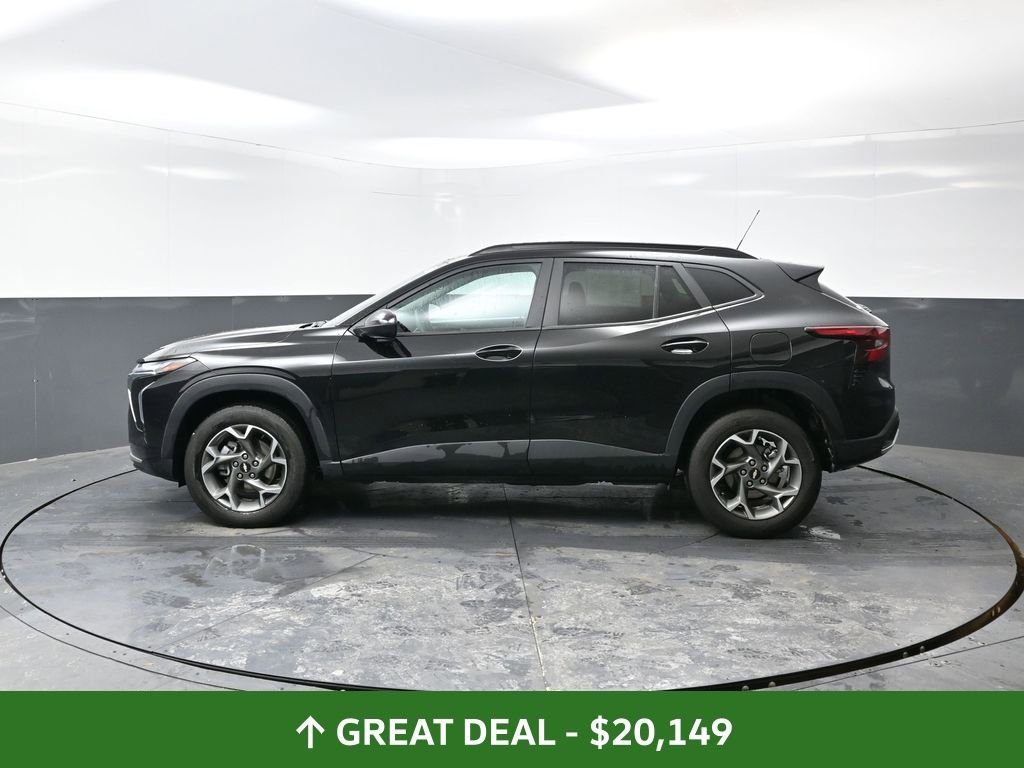 Used 2025 Chevrolet Trax LT image 11