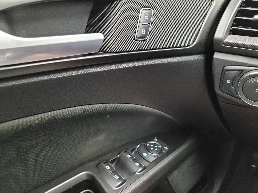 Used 2018 Ford Fusion SE w/ Equipment Group 201A FWD image 27