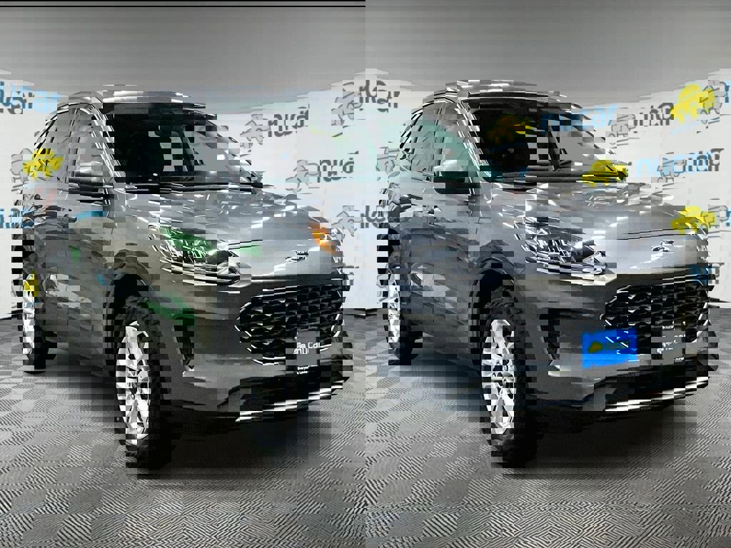 Used 2022 Ford Escape SE w/ Cold Weather Package AWD/4WD image 1