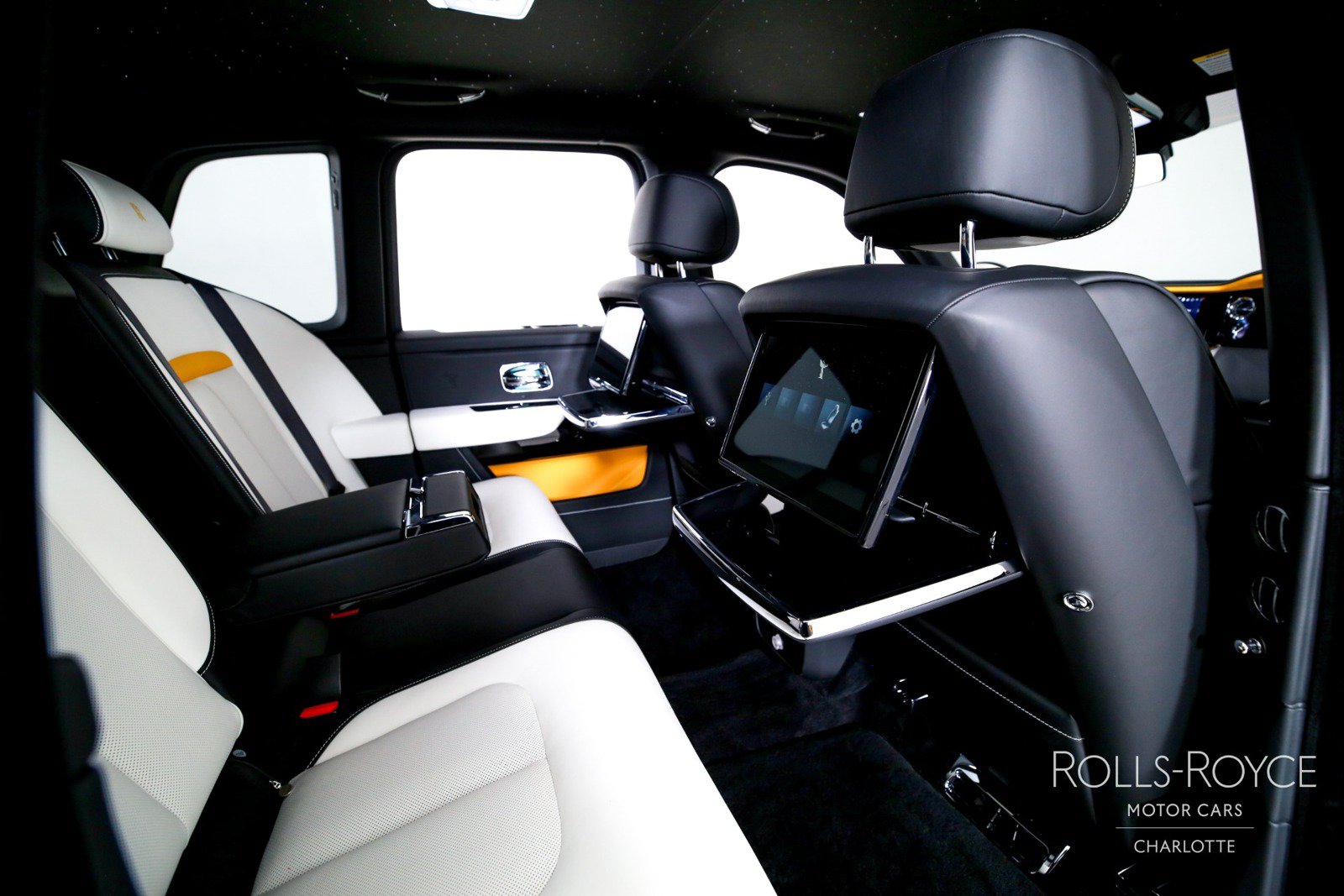 Used 2025 Rolls-Royce Cullinan AWD/4WD image 30