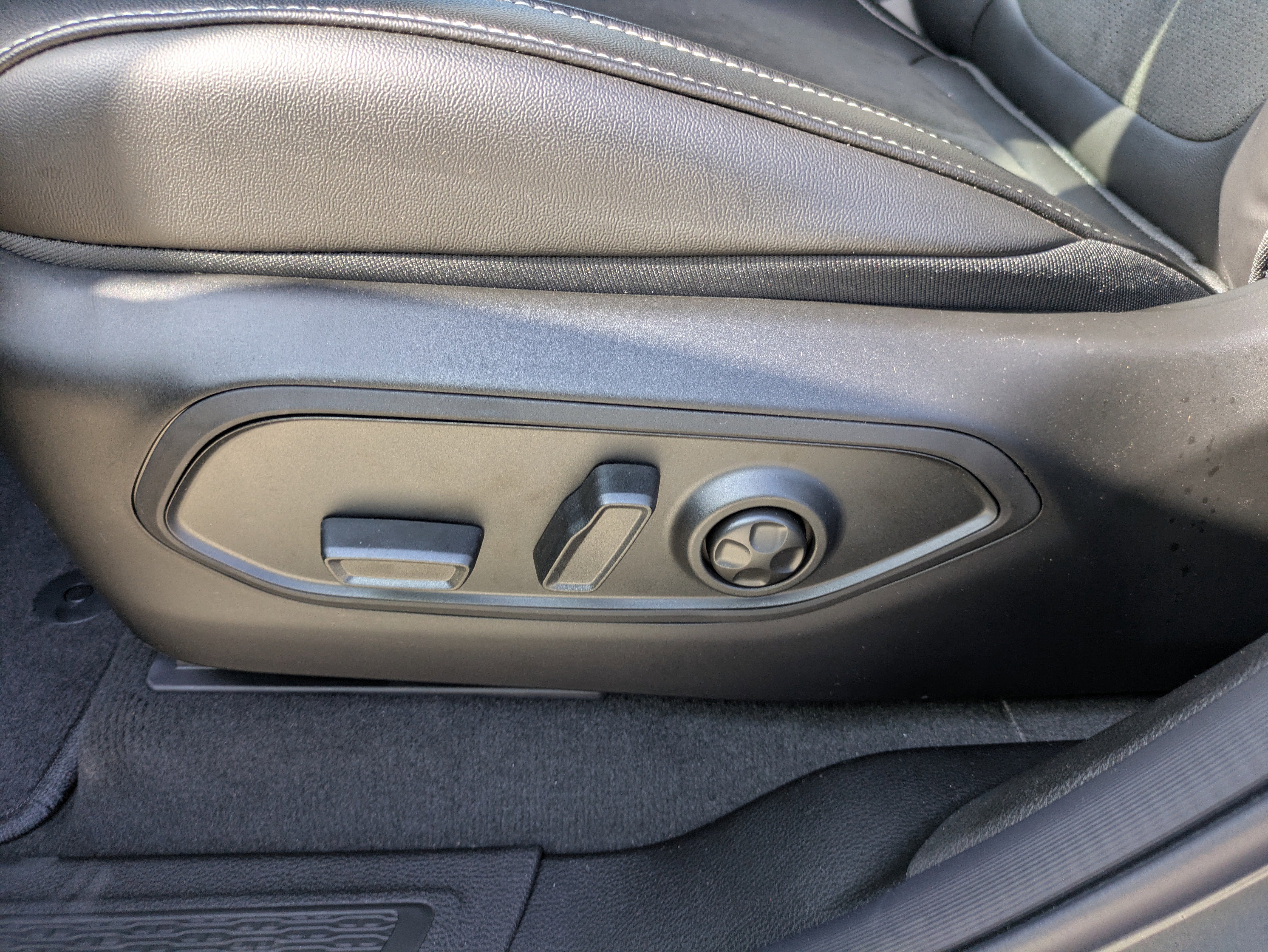 New 2025 Jeep Grand Cherokee L Altitude image 8