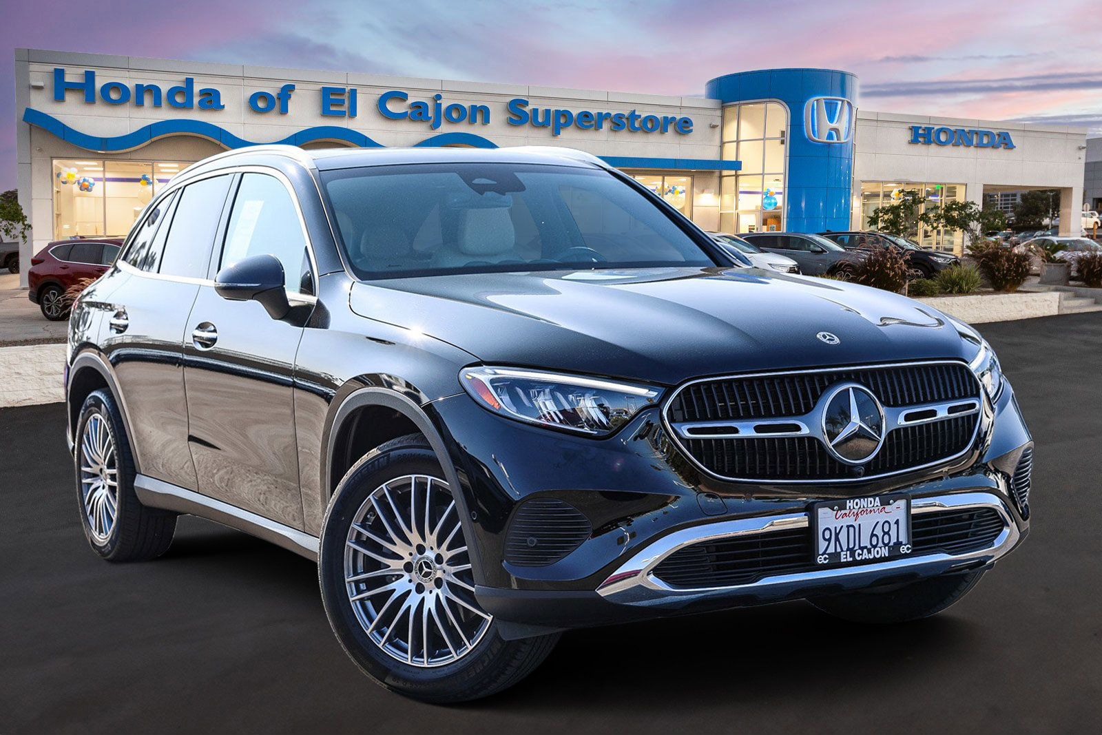 Used 2024 Mercedes-Benz GLC 300 4MATIC image 1