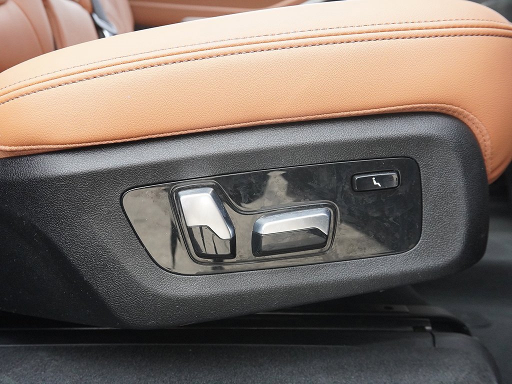 Used 2024 BMW X7 xDrive40i w/ Premium Package image 46