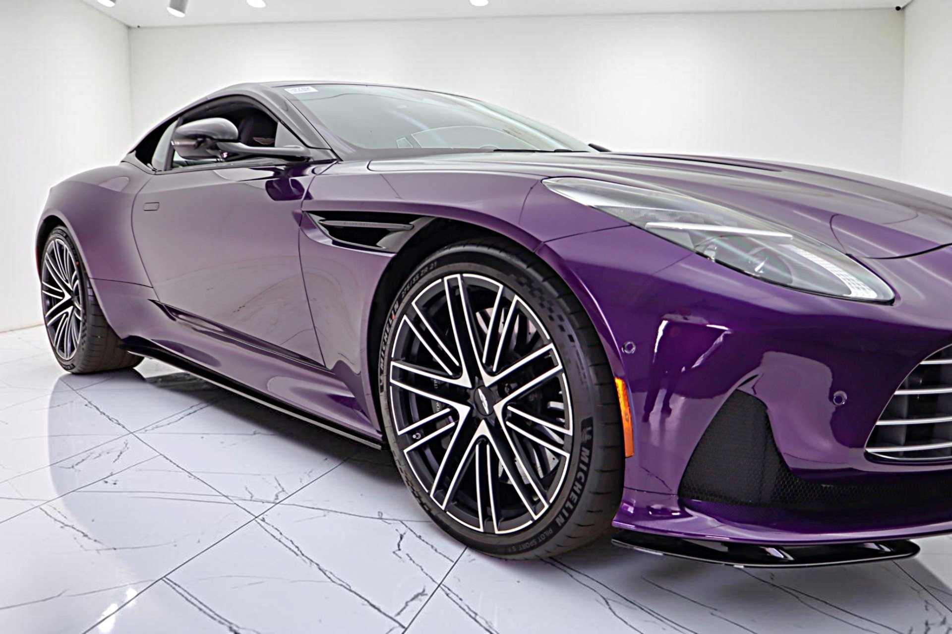 Used 2024 Aston Martin DB12 Coupe RWD image 20