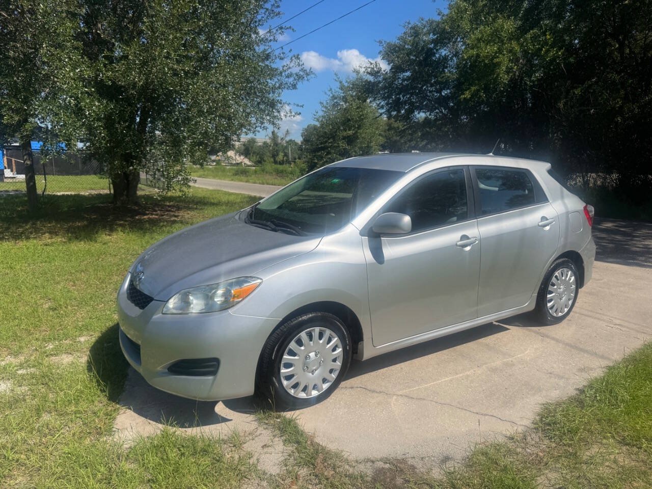 Used 2009 Toyota Matrix FWD image 2