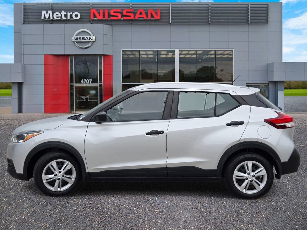 Used 2019 Nissan Kicks S FWD image 3