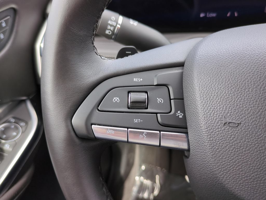 Used 2025 Cadillac XT4 Premium Luxury FWD image 20