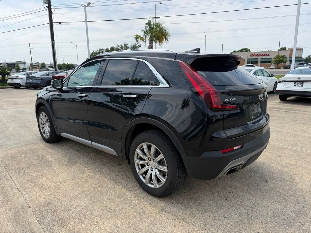 Used 2023 Cadillac XT4 Premium Luxury FWD image 3