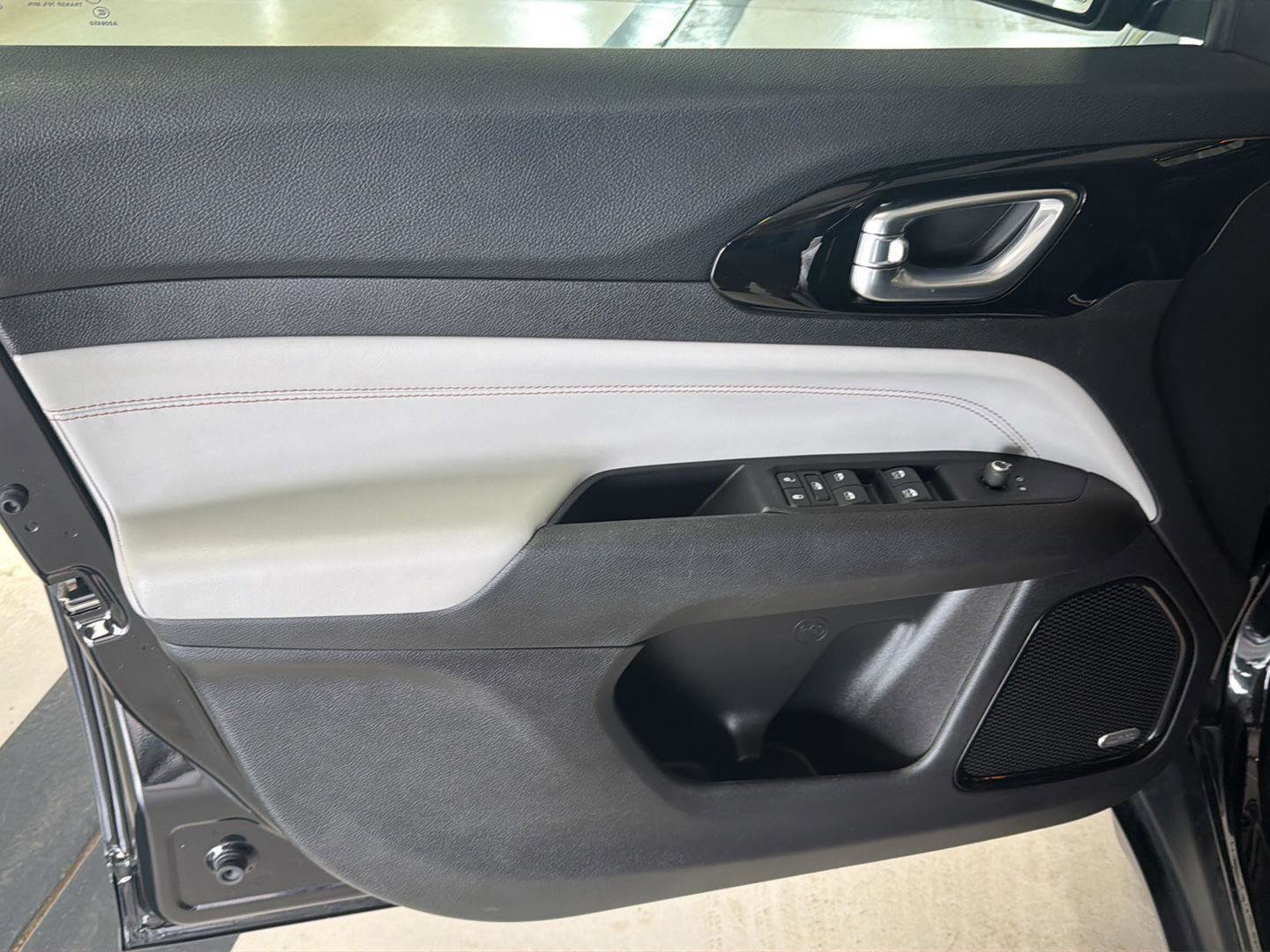 Used 2022 Jeep Compass Limited w/ Sun and Sound Group image 12