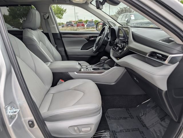 Used 2023 Toyota Highlander Limited image 36