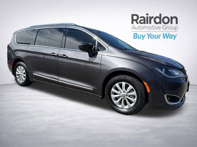 Used 2019 Chrysler Pacifica Touring-L FWD image 1