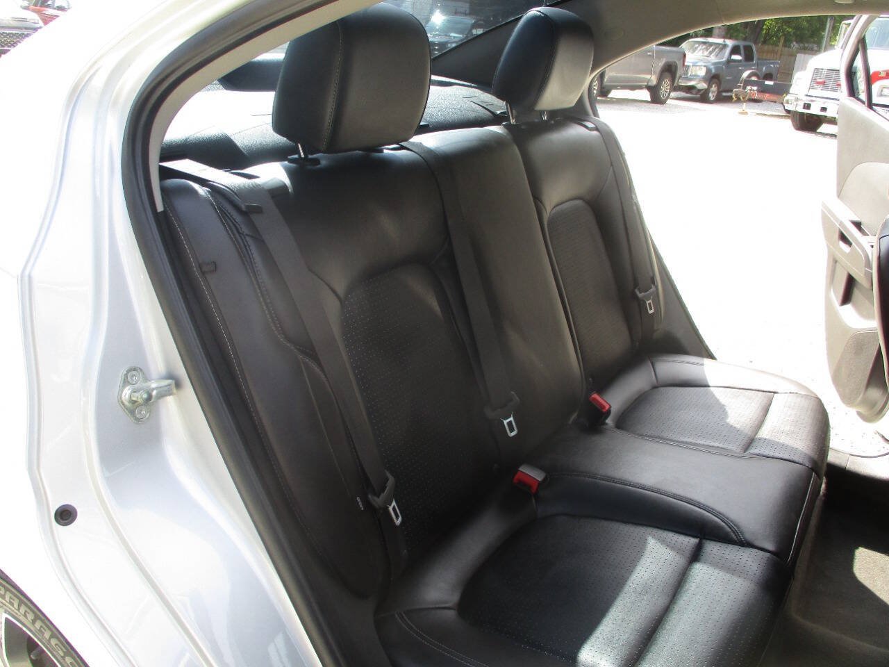 Used 2018 Chevrolet Sonic Premier FWD image 23