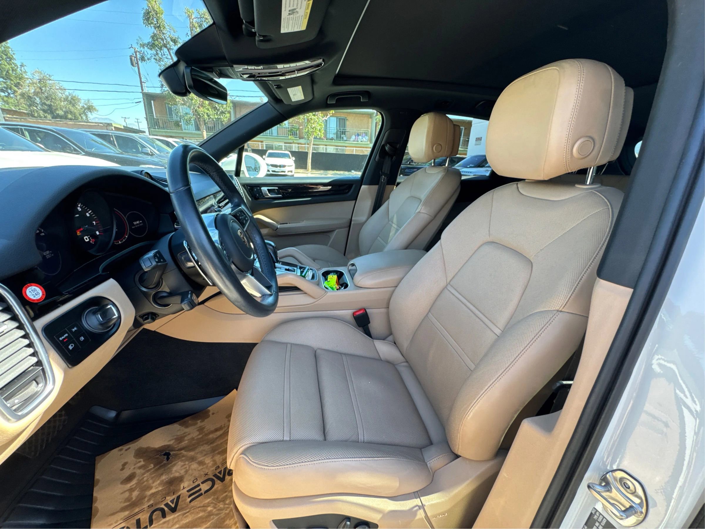 Used 2023 Porsche Cayenne image 9