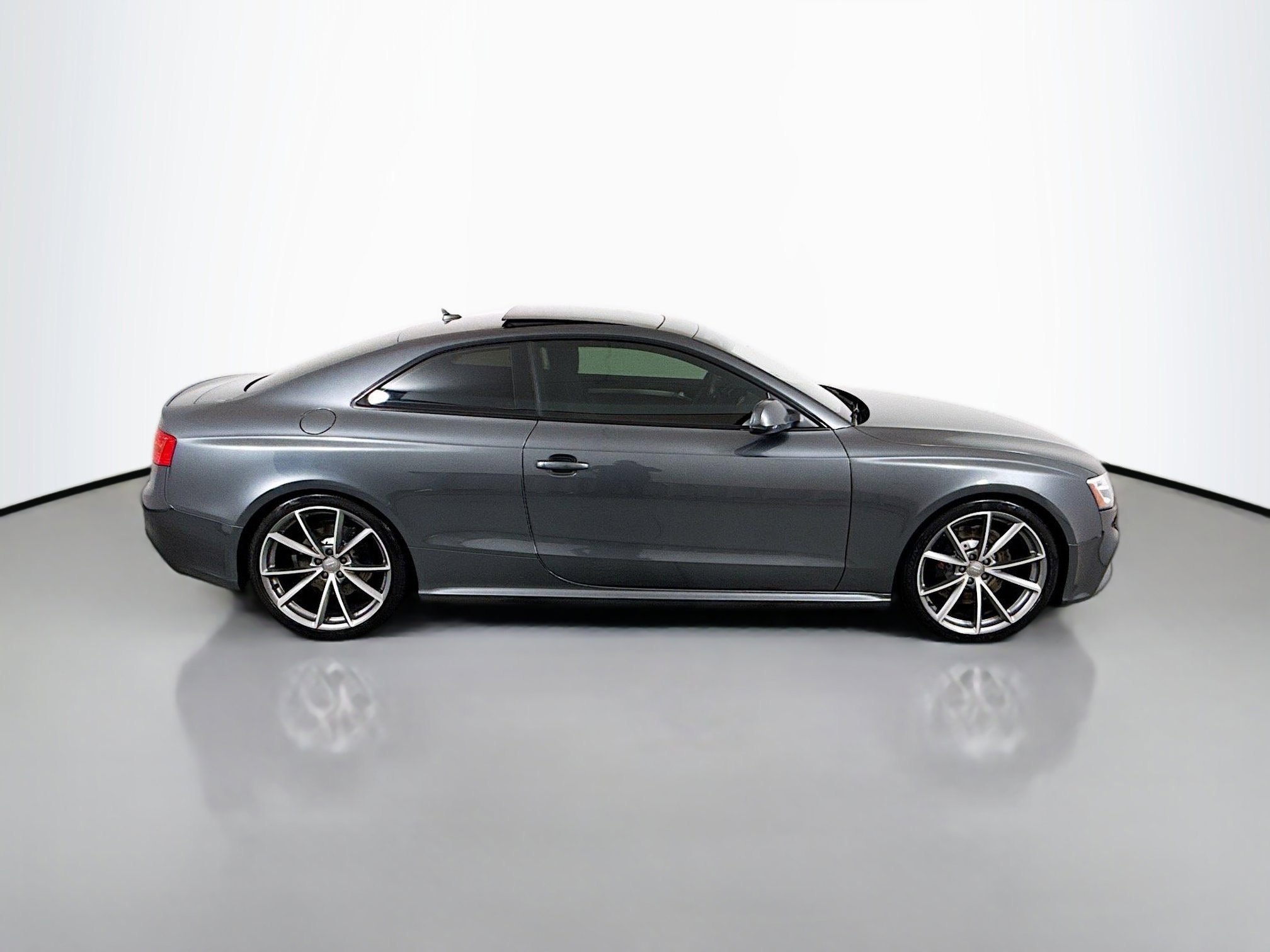 Used 2015 Audi RS 5 Coupe w/ Black Optic Plus Package AWD/4WD image 8