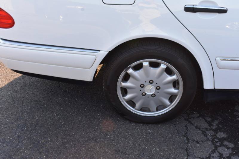 Used 1999 Mercedes-Benz E 320 Sedan image 22