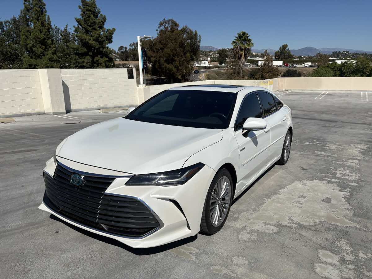 Used 2020 Toyota Avalon Limited w/ Advanced Safety Package FWD image 5