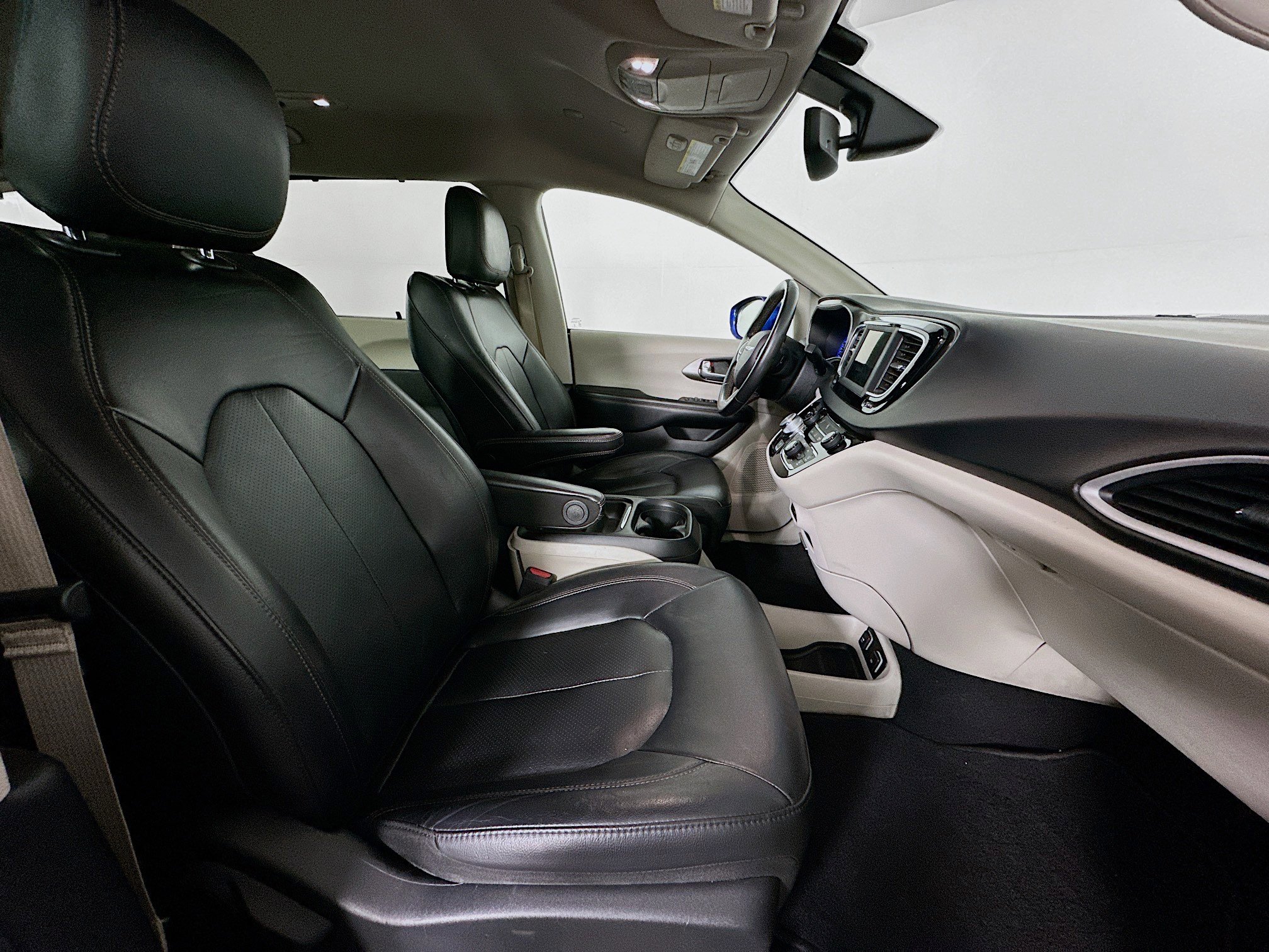 Used 2020 Chrysler Pacifica Touring-L image 30