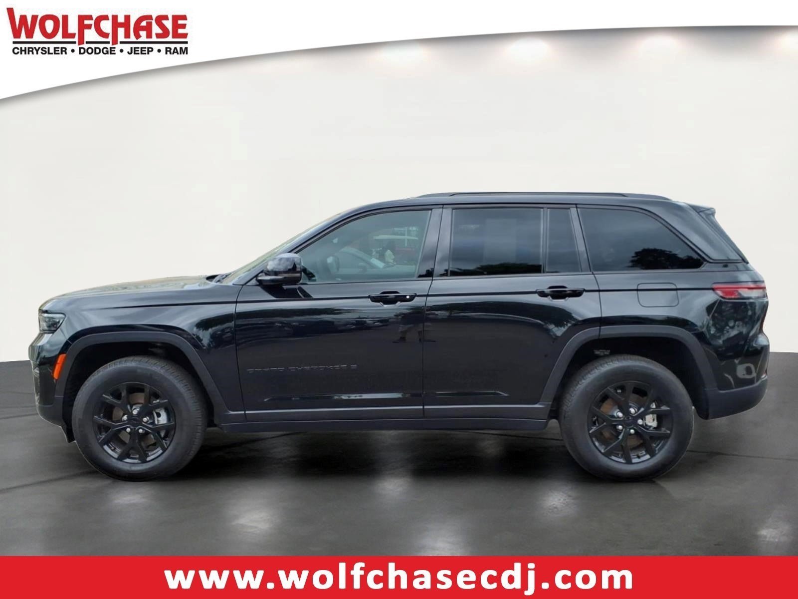 Certified 2025 Jeep Grand Cherokee Altitude image 2
