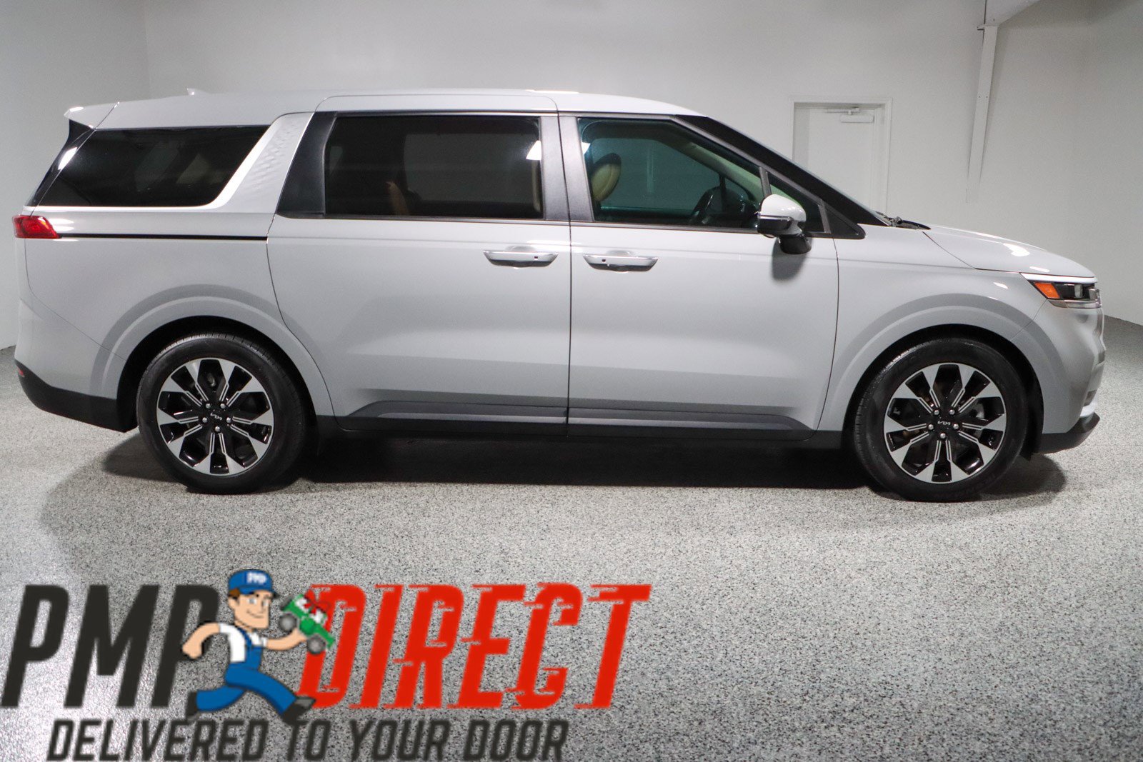 Used 2024 Kia Carnival EX image 6