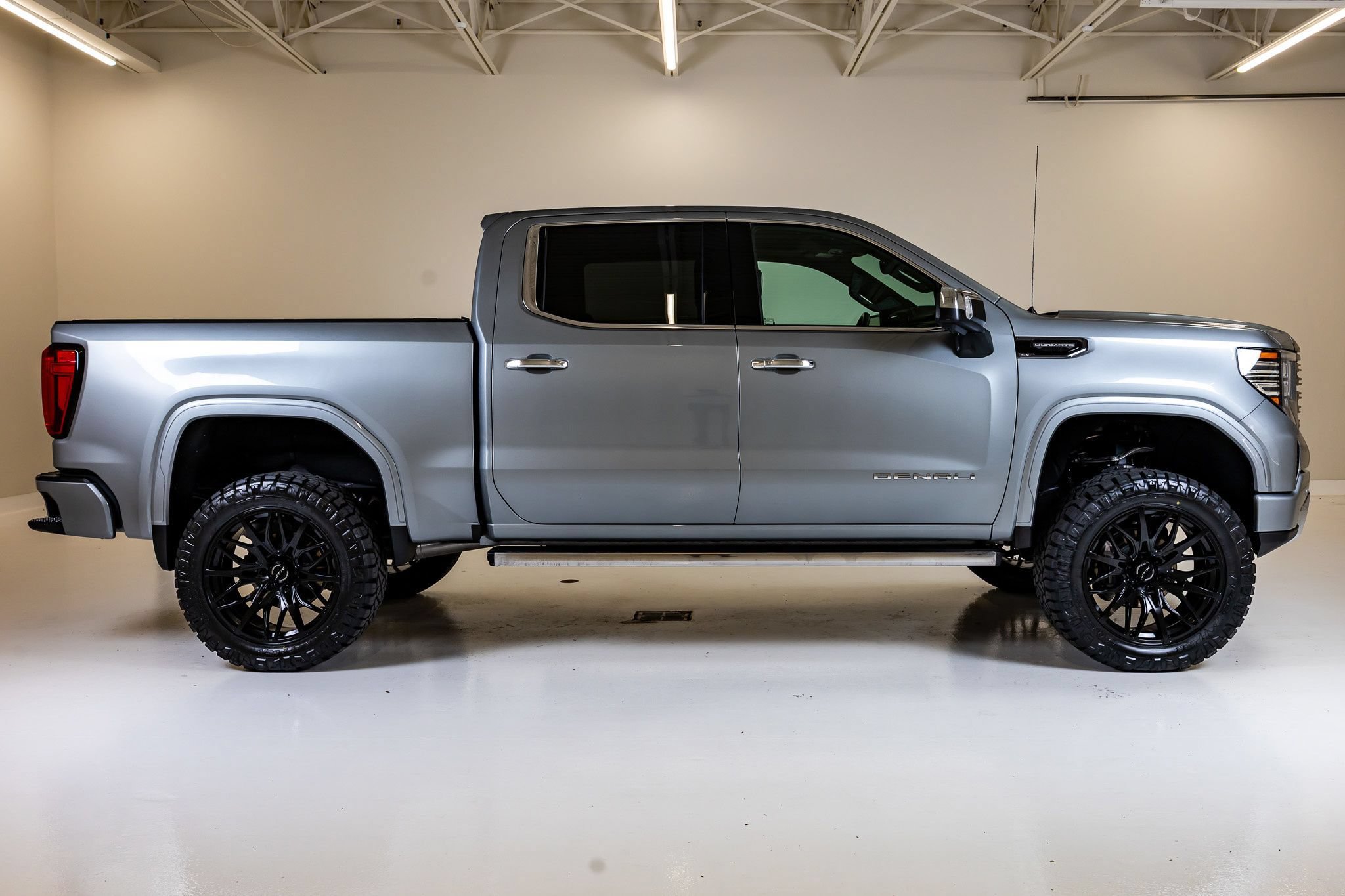 Used 2025 GMC Sierra 1500 Denali Ultimate w/ LPO, Utility Wall Package AWD/4WD image 11
