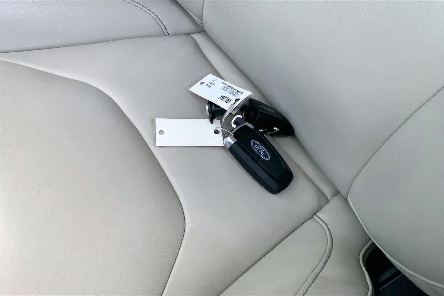 Used 2022 Ford Edge Titanium AWD/4WD image 14