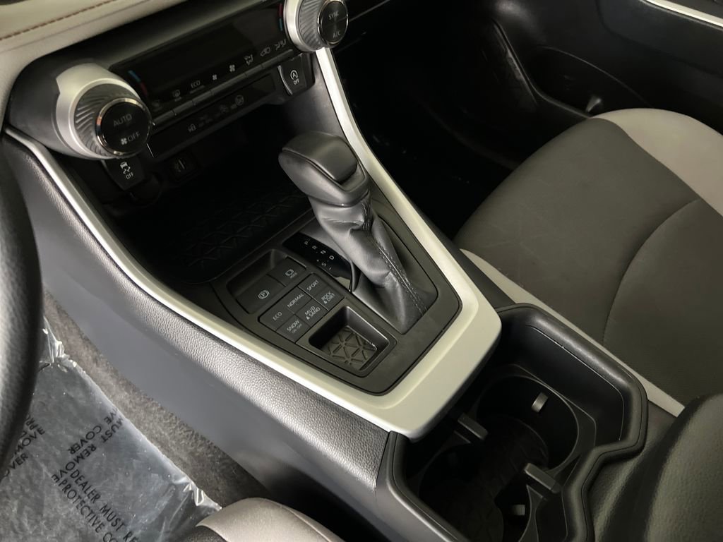 Used 2025 Toyota RAV4 XLE AWD/4WD image 25