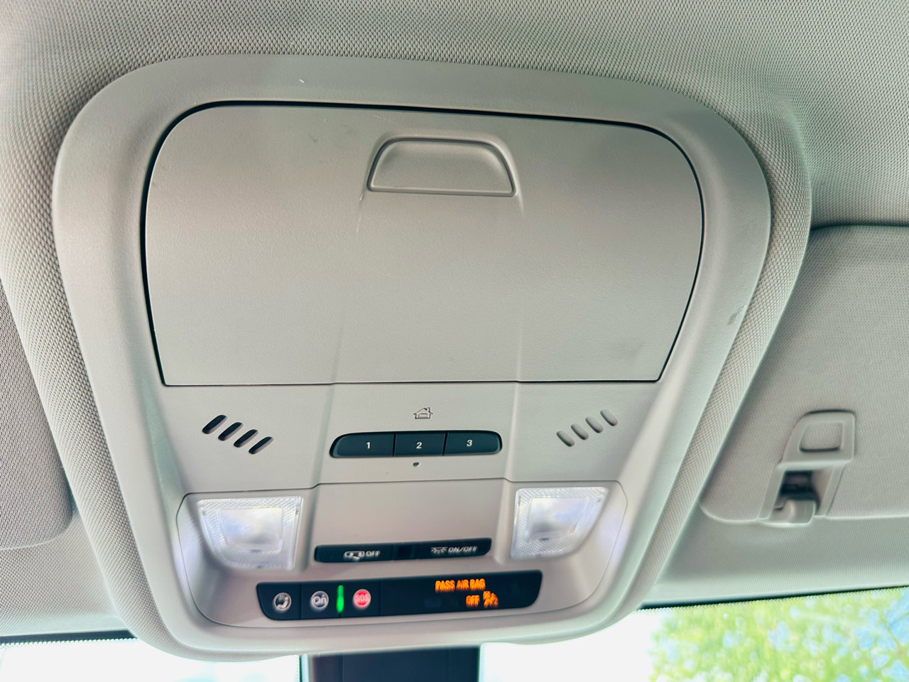 Used 2020 Chevrolet Equinox LT w/ Driver Convenience Package image 17