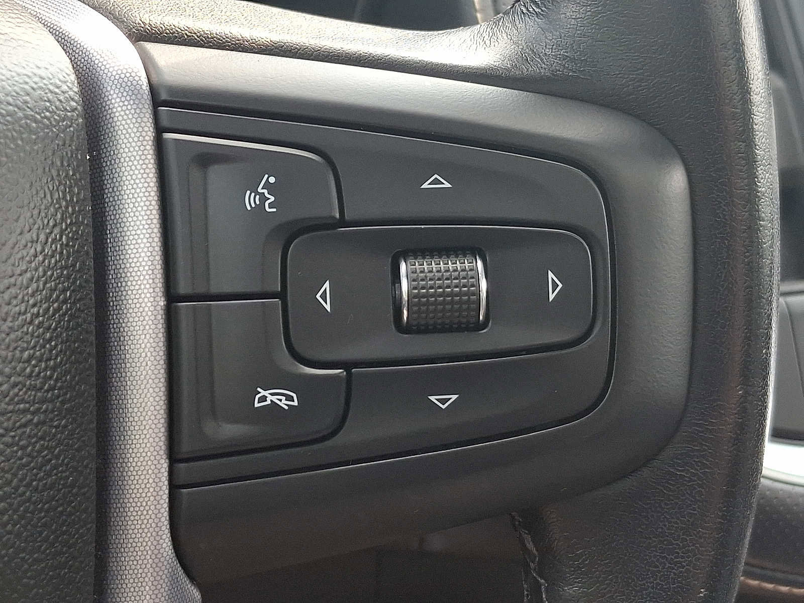 Used 2022 GMC Yukon SLT w/ SLT Premium Package image 26